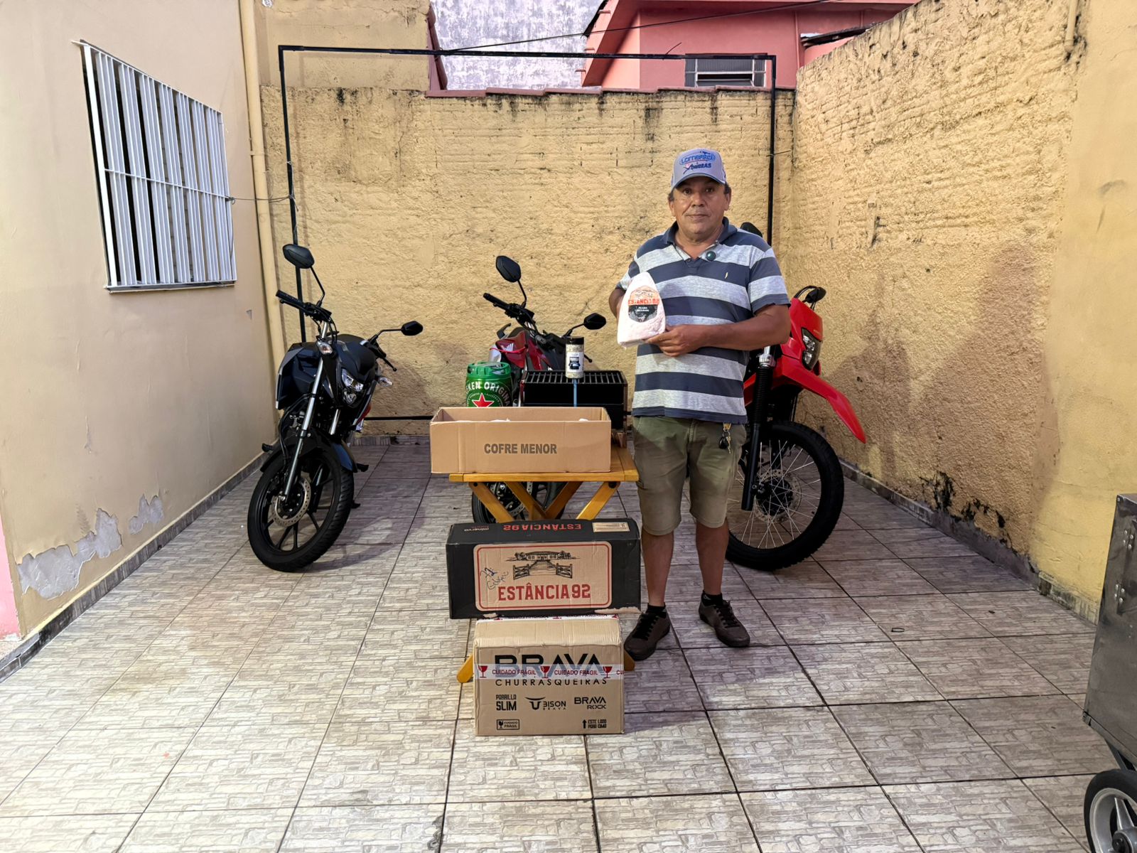 Lombardi Clássicos - 1cxpicanhaestância92, churrasqueira,chopp,sal,boné