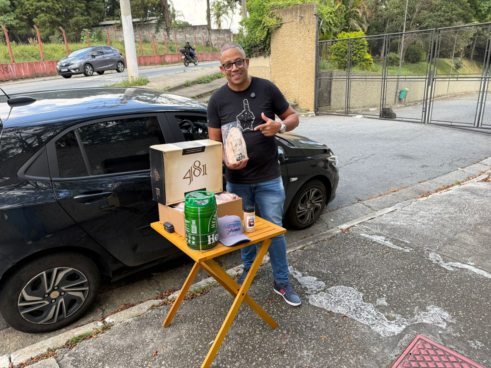 Lombardi Clássicos - 1 caixa de picanha 481 + chopp + sal + boné