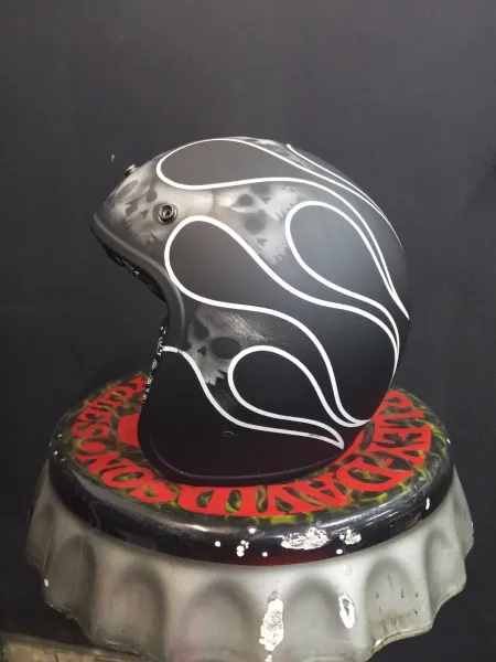 Capacete old school customizado