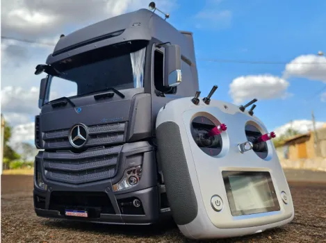 RFC Miniaturas - Mercedes actros edition 2