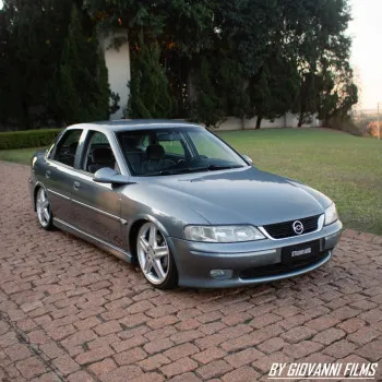 Rodrigo Custom - Gm vectra milenium 2001 aro 18 ou 20k no pix