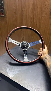 Patrick Roberto Rocha - Ação 30 - volante gt madeira preto friso vermelho