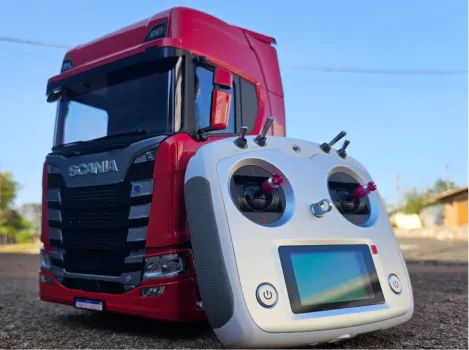 RFC Miniaturas - Scania 770 vermelho pimenta