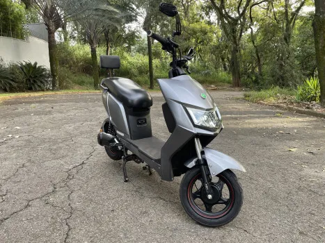 Garage 08 - Scooter elétrica ou $5.000 no pix!