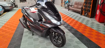 Geraldo Arruda Ação entre amigos - Pcx cinza 2024 apenas 1300 kms