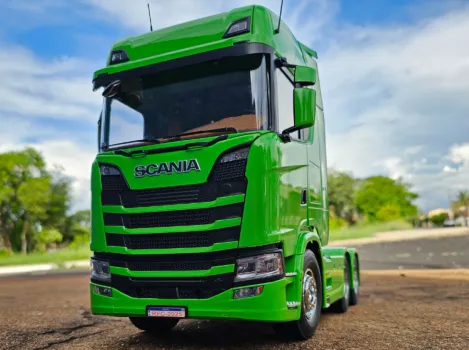 RFC Miniaturas - Scania 770 verde silvestre