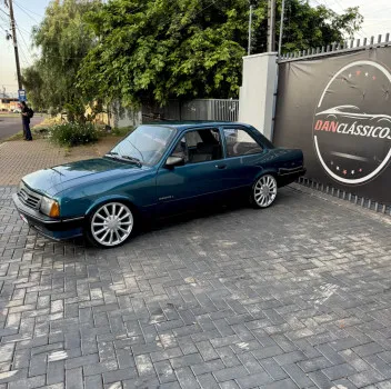 Danclassicos - Chevette l 1993 verde cannes metálico