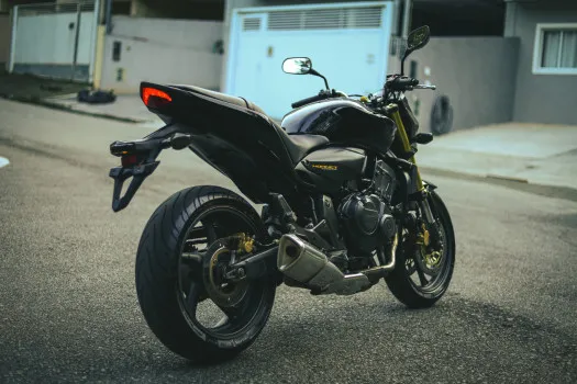 Studio Biazzim garage - 115° ação cb600f hornet 2012 ou 27k