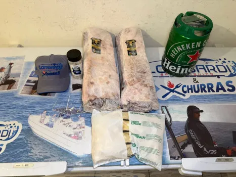 André Henrique de Oliveira Lombardi - 2 chorizo cara preta + aipim + chopp + sal + boné