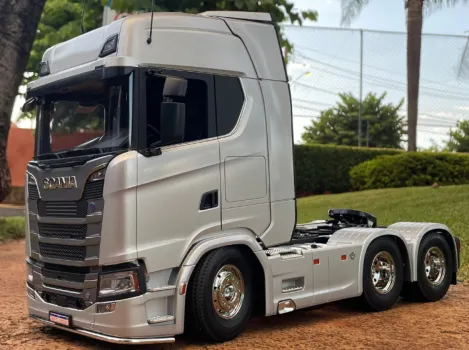 RFC Miniaturas - Scania 770s 6x4 tamiya “silver” completa!