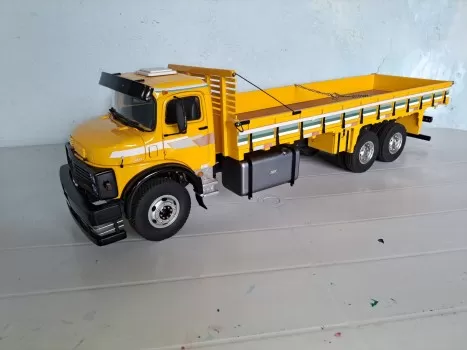 Mb1513 carroceria amarelo