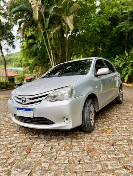 Velejar é Vida Projetos LTDA - Toyota etios hb xs 1.3 flex 16v