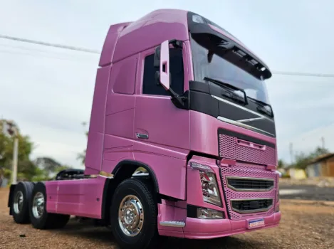 RFC Miniaturas - Volvo fh16 rosa especial 6x2