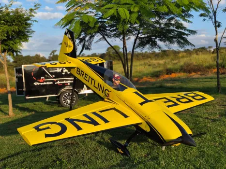 Rômulo Gomes Pereira - Aeromodelo extra 330s lem models 42% escala.