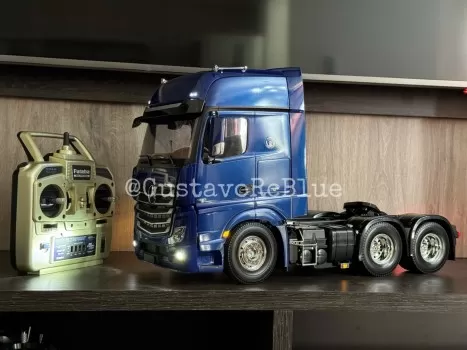 Actros pearl blue
