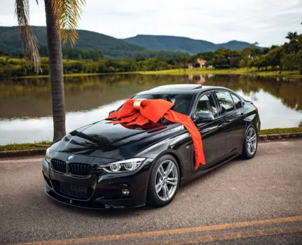 Bmw 320i m sport com teto solar