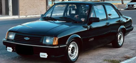 Chevette júnior preto + mil reais