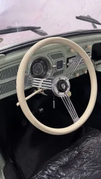 Patrick Roberto Rocha - Ação 32 - volante banjo em madeira na cor marfim