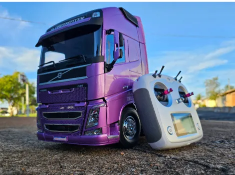 RFC Miniaturas - Volvo fh16 roxo perolizado 6x2