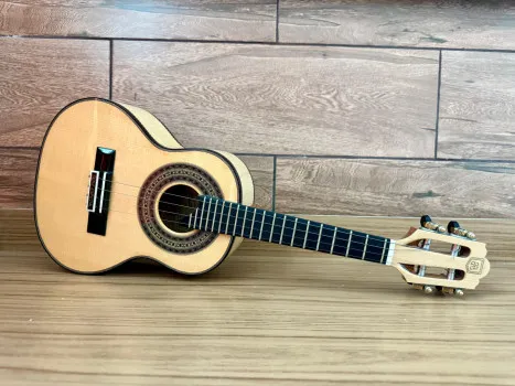 Rifas do Nicolau - Ação 626: jb em faia ou baiano luthier jacarandá