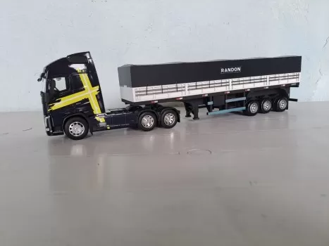Conjunto volvo + carreta - 1:32