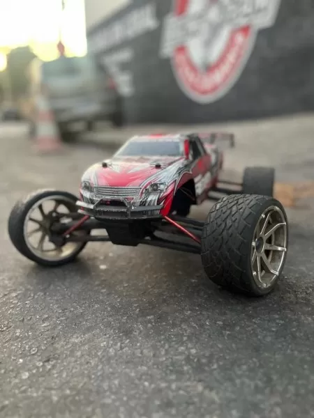 A??o torque: carrinho de controle remoto