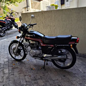 Studio Biazzim garage - 109° ação honda cb400 1981 pantena negra