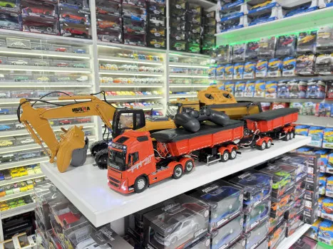 Minis Evolution - Volvo 30 anos ou caçamba + retro escavadeira