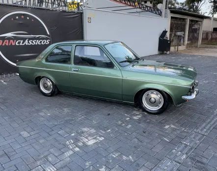 Danclassicos - Chevette tubarão 1974 verde metálico