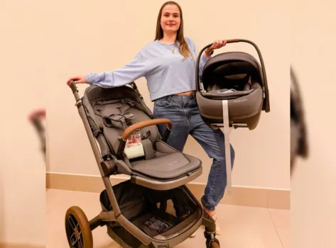 Larissa Paula Zine Lachine Fantinati - Carrinho fame + bebê conforto + isofix maxi cosi