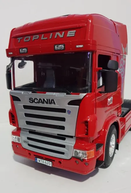 Scania 6x2 vermelha