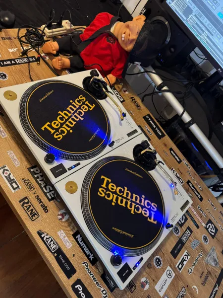 DJ Kyo Store - Par de technics com detalhes em ouro ou 10k no pix